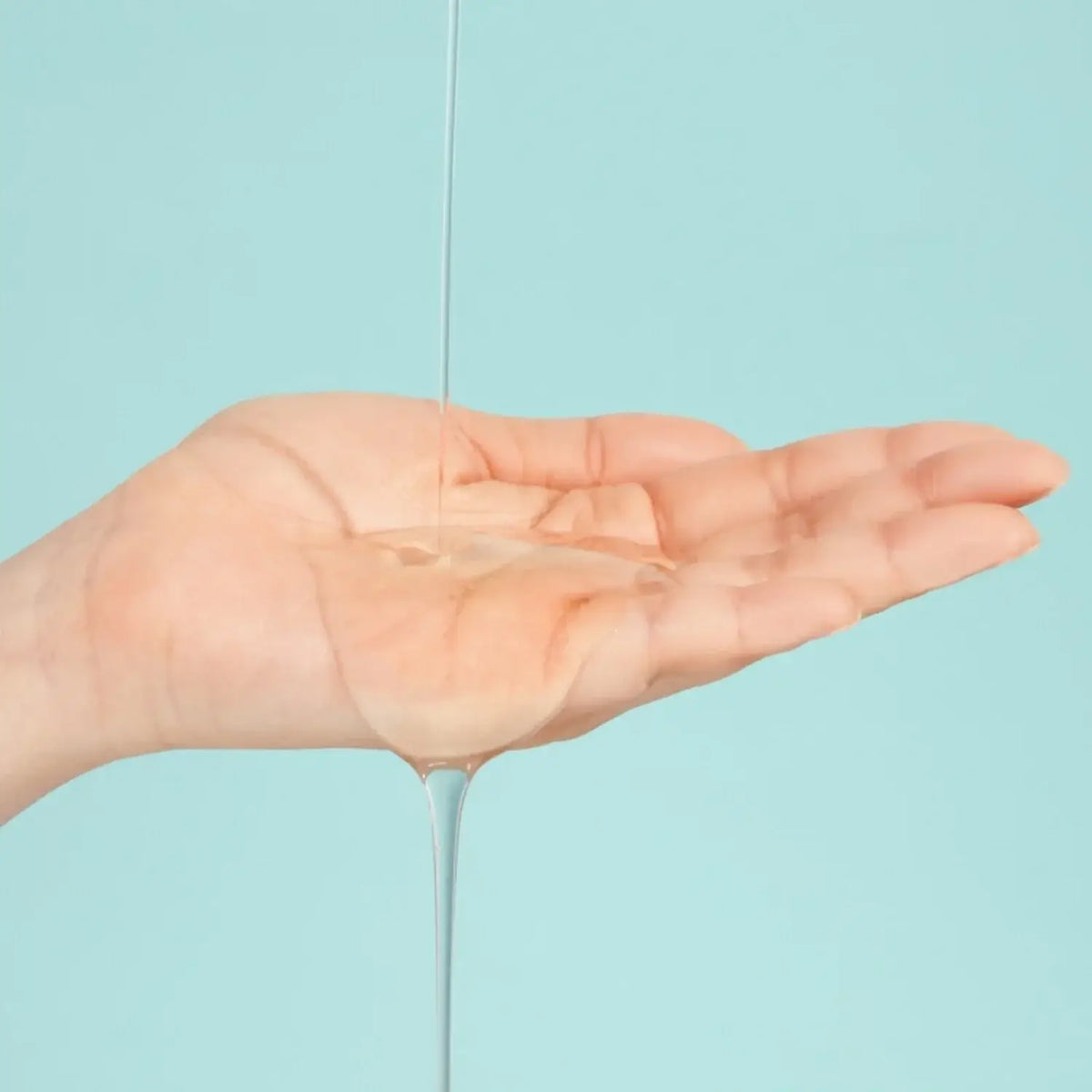 Drop of lightweight serum flowing from hand, showcasing the nourishing texture of Numbuzin No.1 Pantothenic B5 Active Soothing Serum.