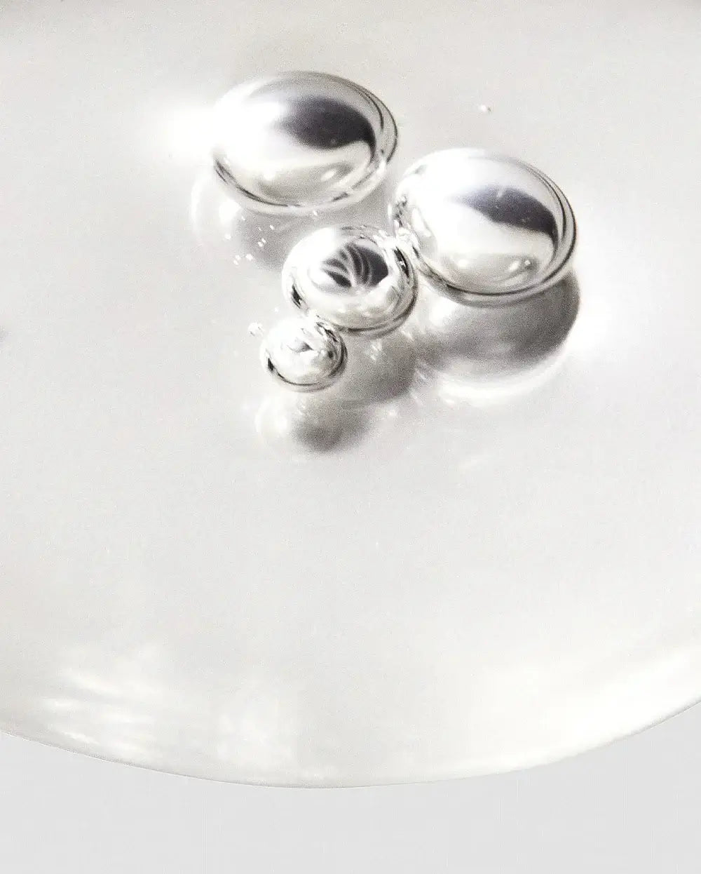 Close-up of gel serum with smooth, reflective bubbles highlighting its hydrating properties.